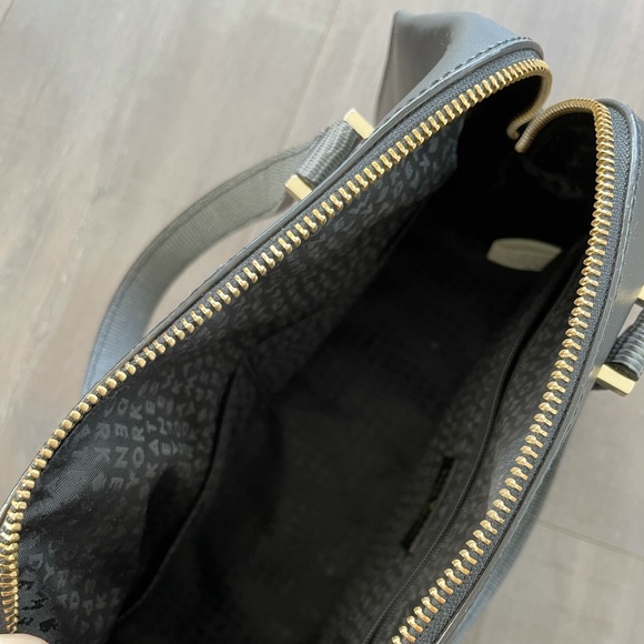 Kate Spade medium size leather purse - Picture 6 of 7